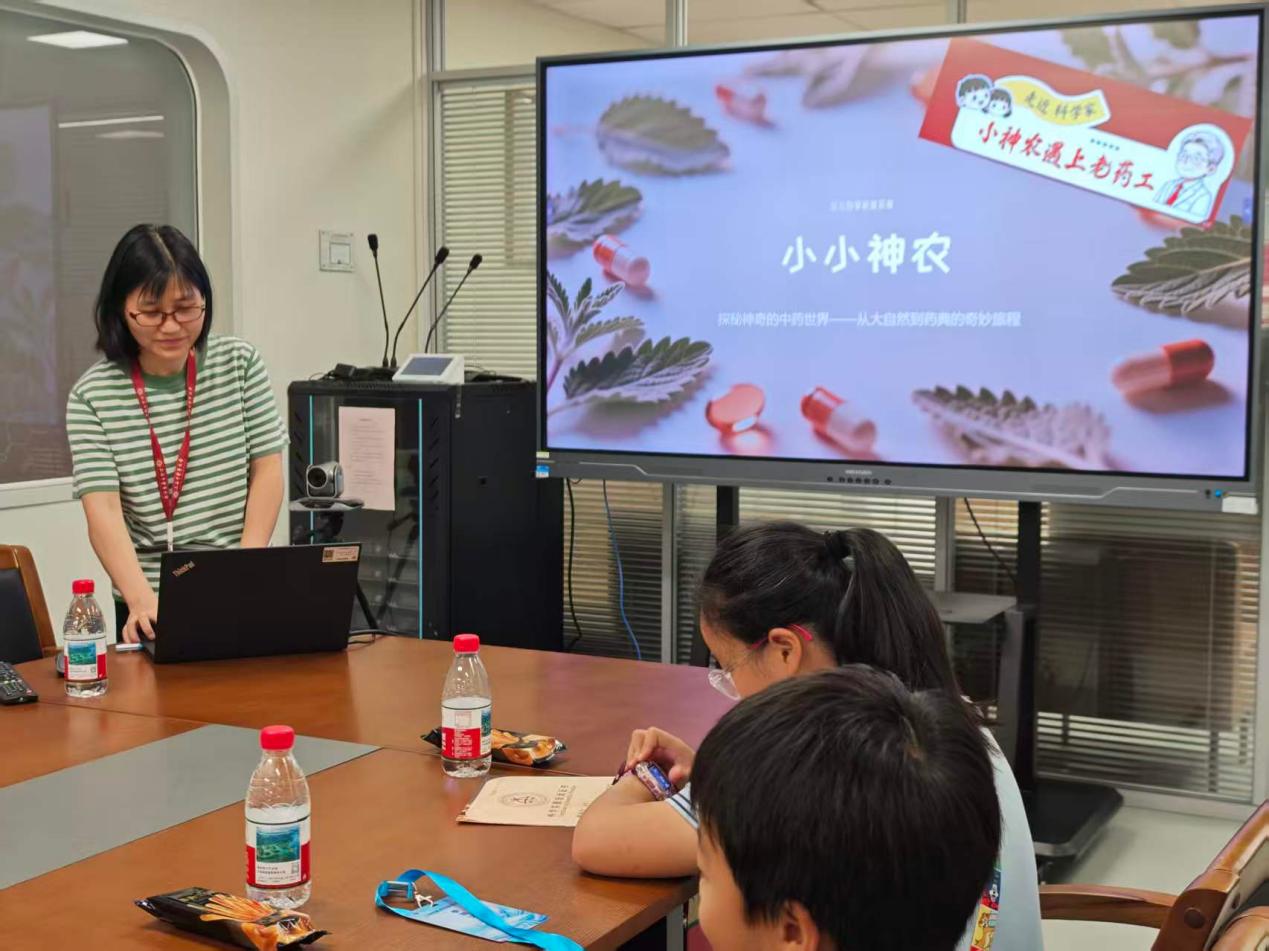 一个个鲜活的细节让孩子们听得入了迷