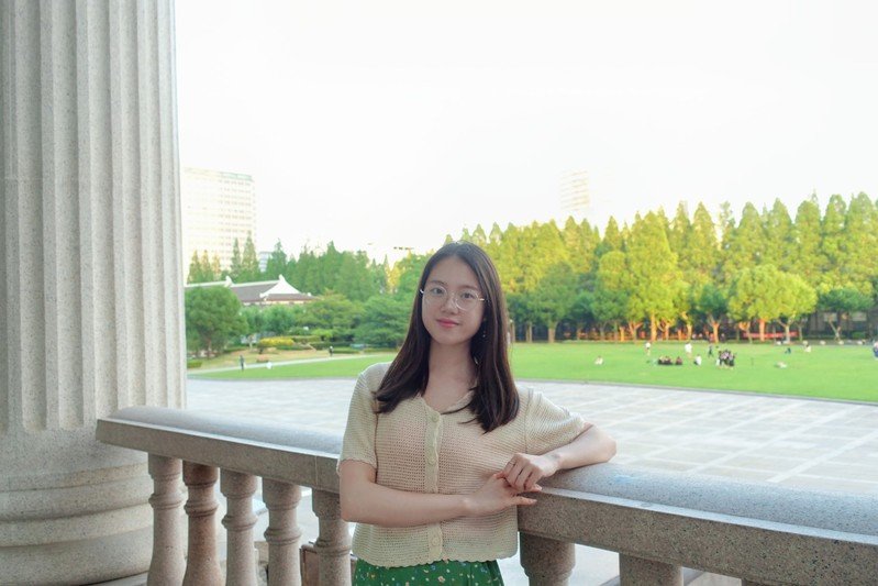 在校期间曾毕业于复旦大学心理学专业
